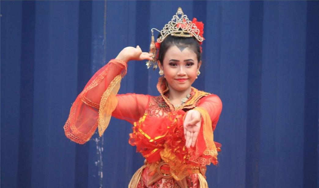 Tari denok deblong catrawarta Seniman sekaligus budayawan semarang yoyok bambang priyambodo menyebut kesenian gambang semarang saat ini berada dalam kondisi memprihatinkan